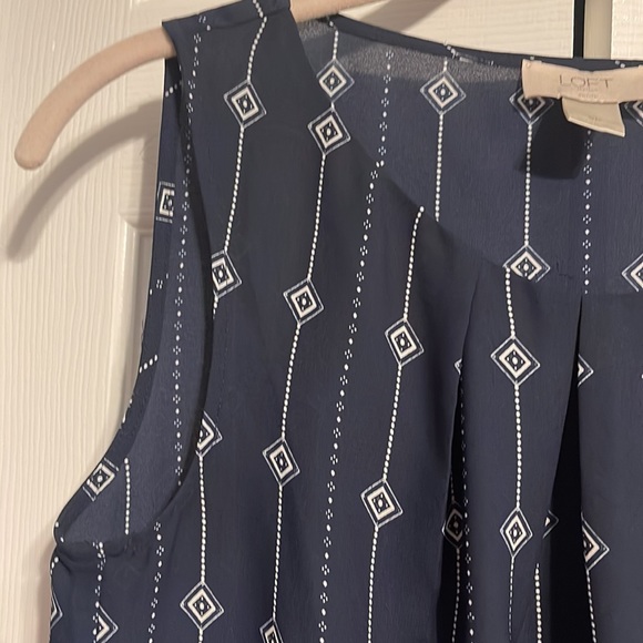 NWOT Loft sleeveless shirt in navy and white size small petite - Picture 3 of 7